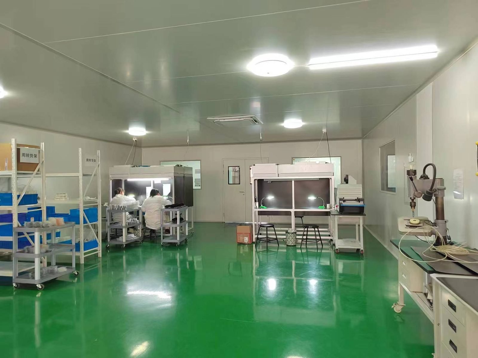 Zone E — 1 μm active alignment station at the Hangzhou factory