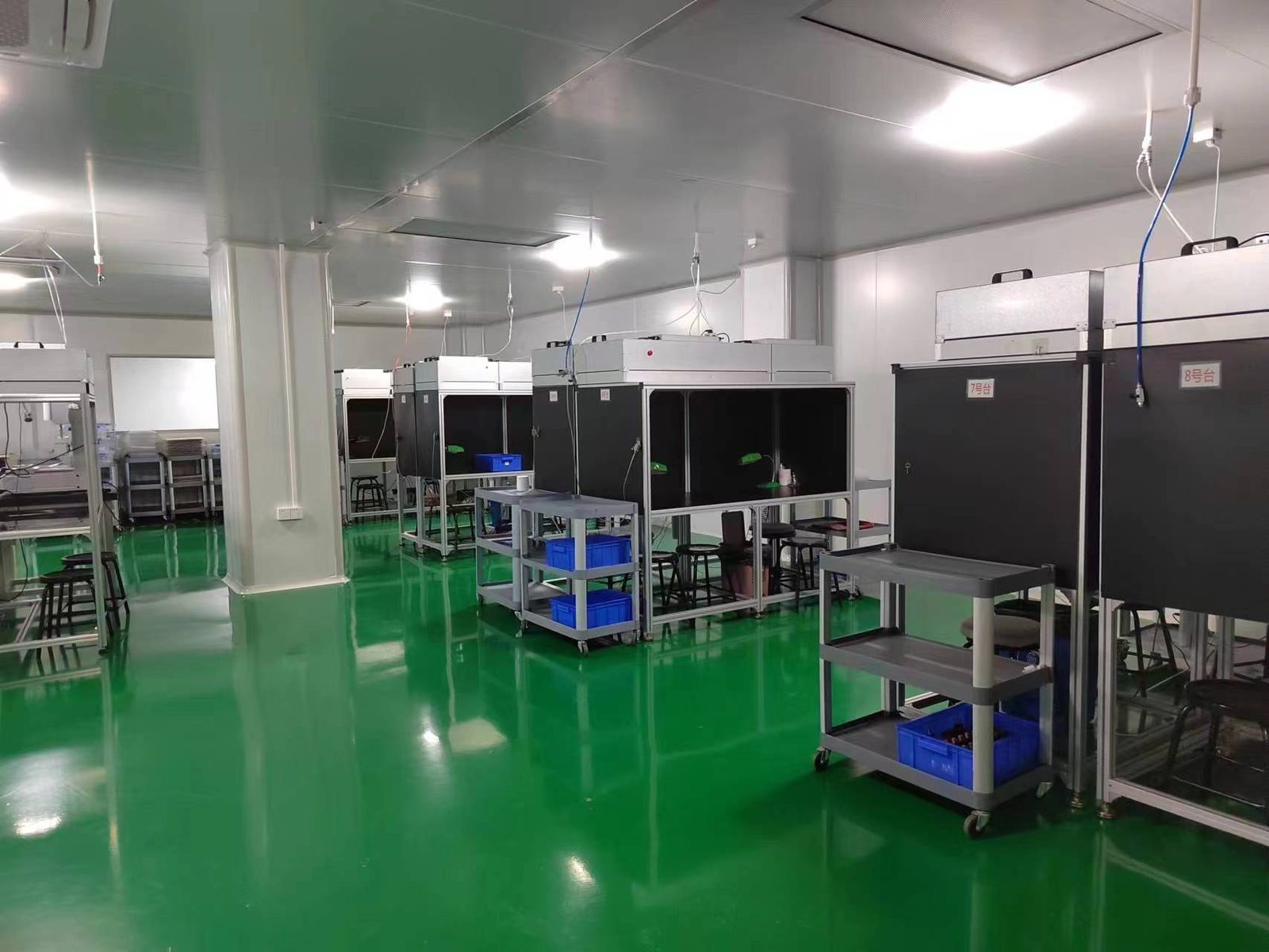 Precision lens manufacturing line at Lensmind factory